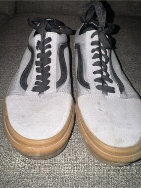 Vans classic style low-top sneakers in light gray and black